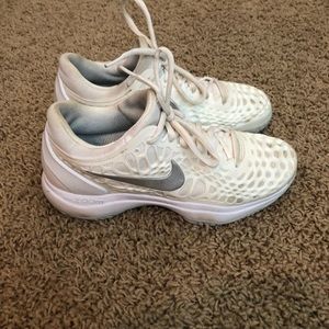 Nike zoom tennis shoes